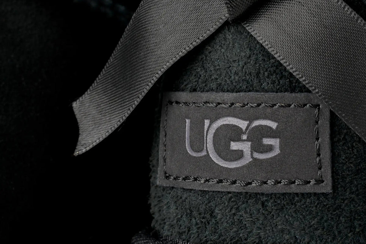 UGG Ultra Mini Bailey Bow Boot - Black